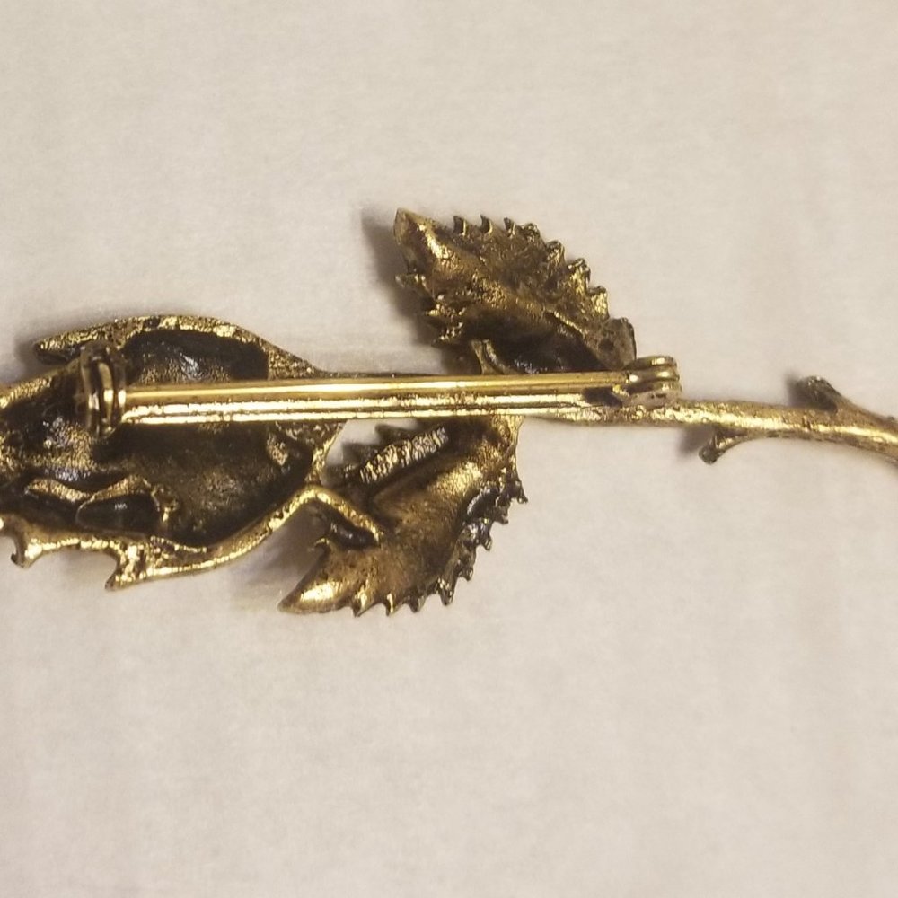 Unsigned gold tone rose pin brooch - Picture 3 of 4